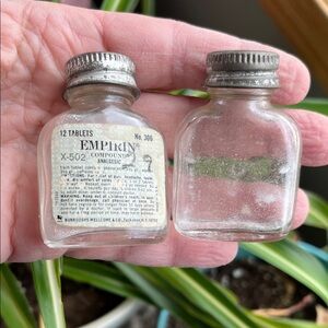 2 Vtg Burroughs Wellcome Empirin Compound Analgesic Aspirin Mini Glass Bottles